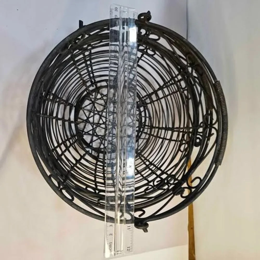 3 Metal garden Baskets with handles